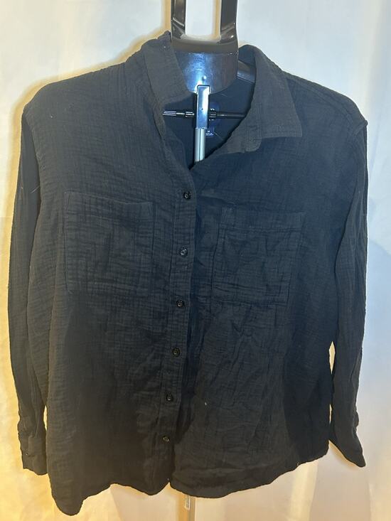 GAP Tops - Gap Black 100% Cotton Button Down Shirt Women's size M